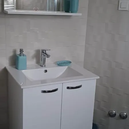 Freeme - One Bedroom With Balcony And Sea View *