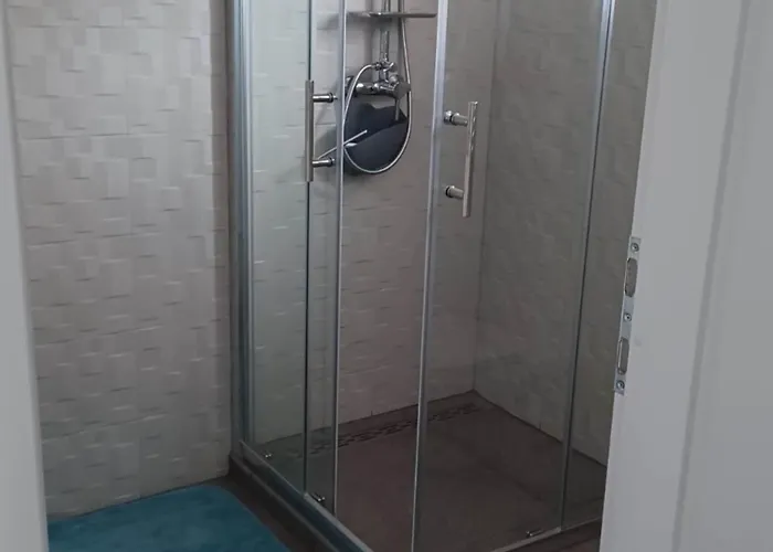 Freeme - One Bedroom With Balcony And Sea View 룸바르다