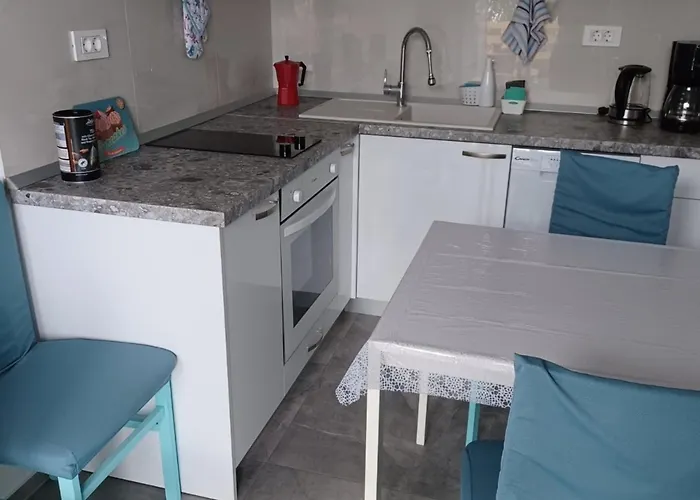 아파트 Freeme - One Bedroom With Balcony And Sea View 룸바르다