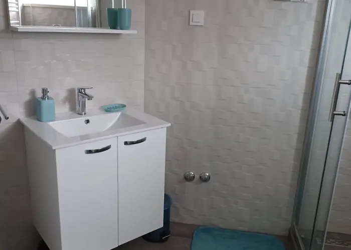 Freeme - One Bedroom With Balcony And Sea View 아파트 *