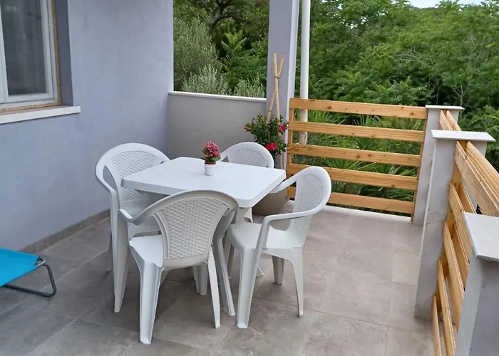 Freeme - One Bedroom With Balcony And Sea View